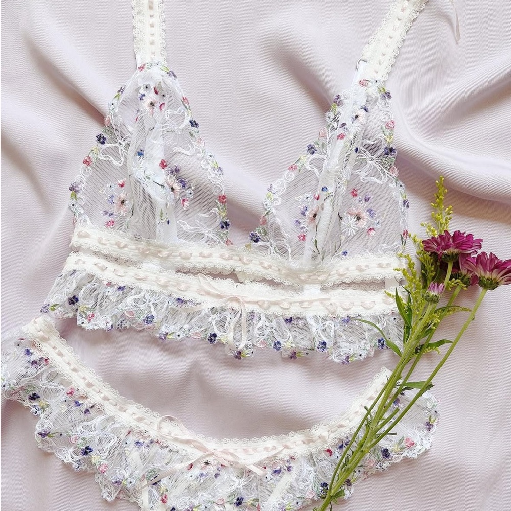 Floral Lace Bralette and Panty Set - White and Purple